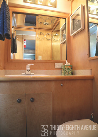 Naviagator 50-Bathroom2-Interior