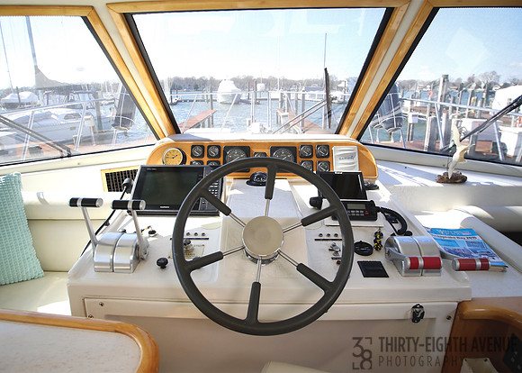 Navigator 50-Helm Closeup